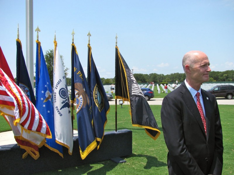 Similarities between veterans day and labor day