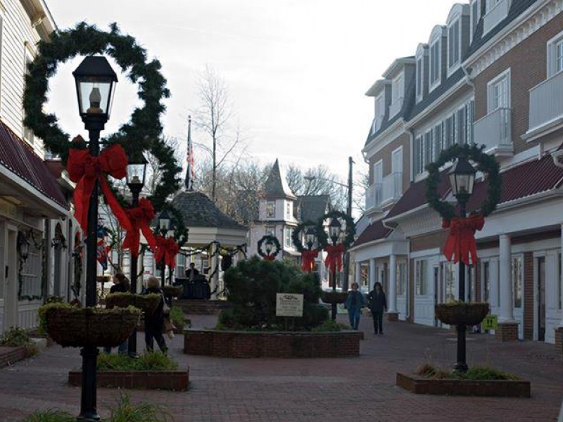 Haddonfield #39 s Kings Court Comes Alive for the Holidays Haddonfield